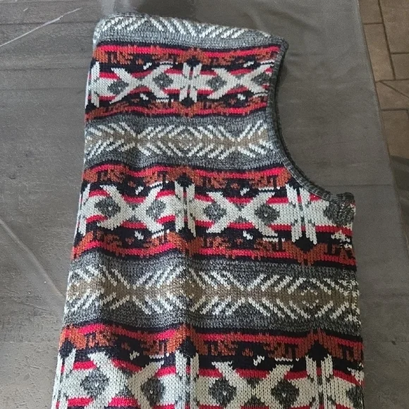 Geometric Knit Button-Up Vest - Picture 5 of 6